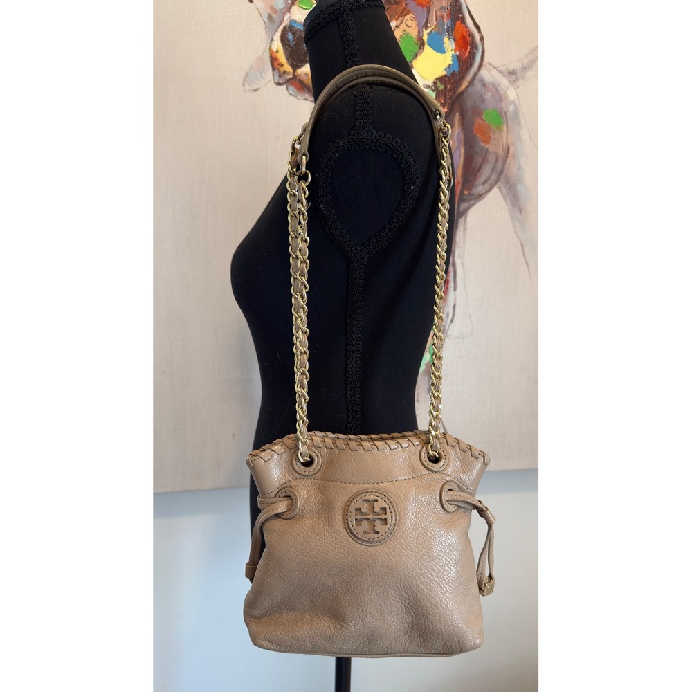 Tory Burch Marion Small Drawstring Shoulder Bag Tan Pebbled Leather Gold Chain